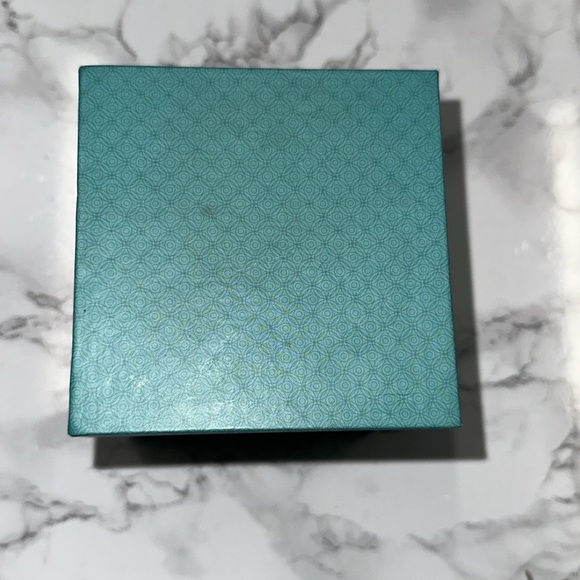 Chesapeake Bay Waterfall Mist Candle brand new in box - Picture 2 of 8